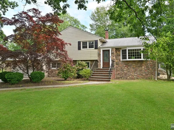 769 Old Mill Rd, Franklin Lakes, NJ 07417