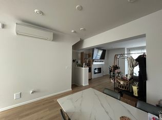 19340 NE 69th Cir #102, Redmond, WA 98052