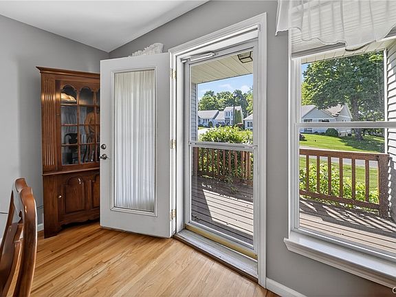 5th image of 119 Timber Wolf Cir