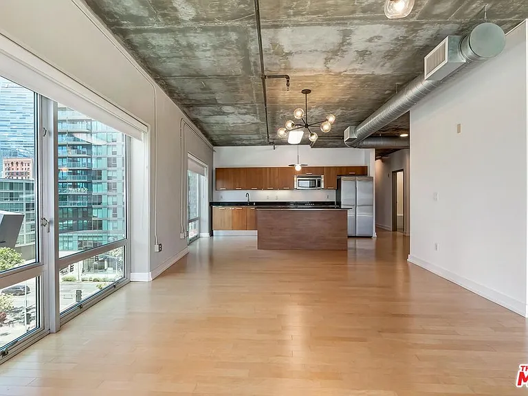 645 W 9th St #500 — Photo 8