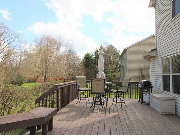 4th image of 674 Prairie Run Dr