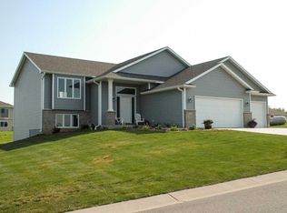 1480 River Bluff Rd SE, Mazeppa, MN 55956