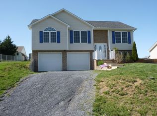 136 Sugar Mill Ln, Weyers Cave, VA 24486