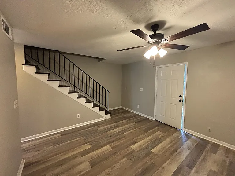 1263 Cedar Ave — Photo 15