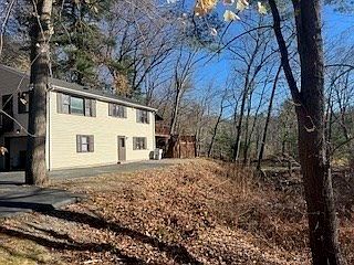 3rd image of 19 Hilltop St
