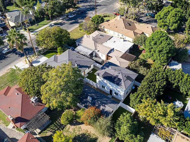 6844 Cedros Ave — Photo 20