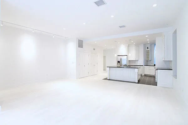 Rented by Level Group | media 9