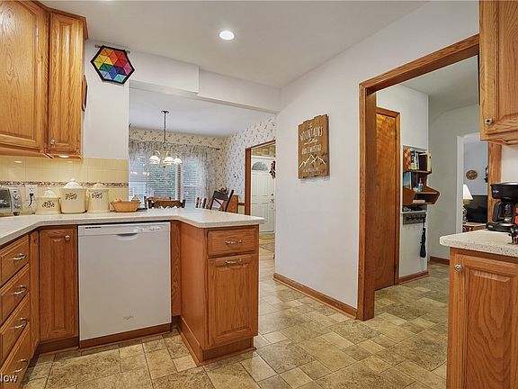 4th image of 2655 Archwood Pl