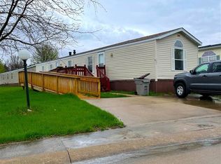 737 Bay Ridge Dr, Iowa City, IA 52246