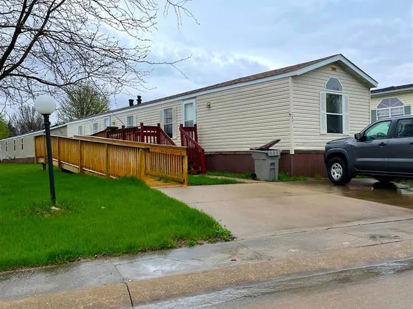 737 Bay Ridge Dr, Iowa City, IA 52246