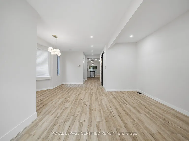5759 Robinson St — Photo 9