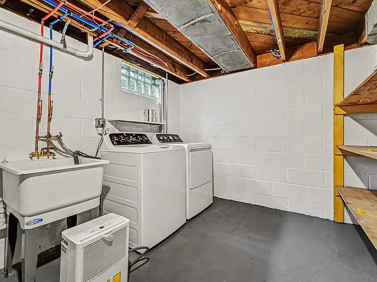 303 Wesley St — Photo 25