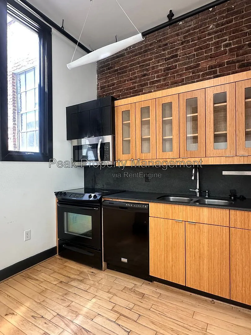 2 bed, 2.0 bath, 865 sqft, $1,425 — Photo 3