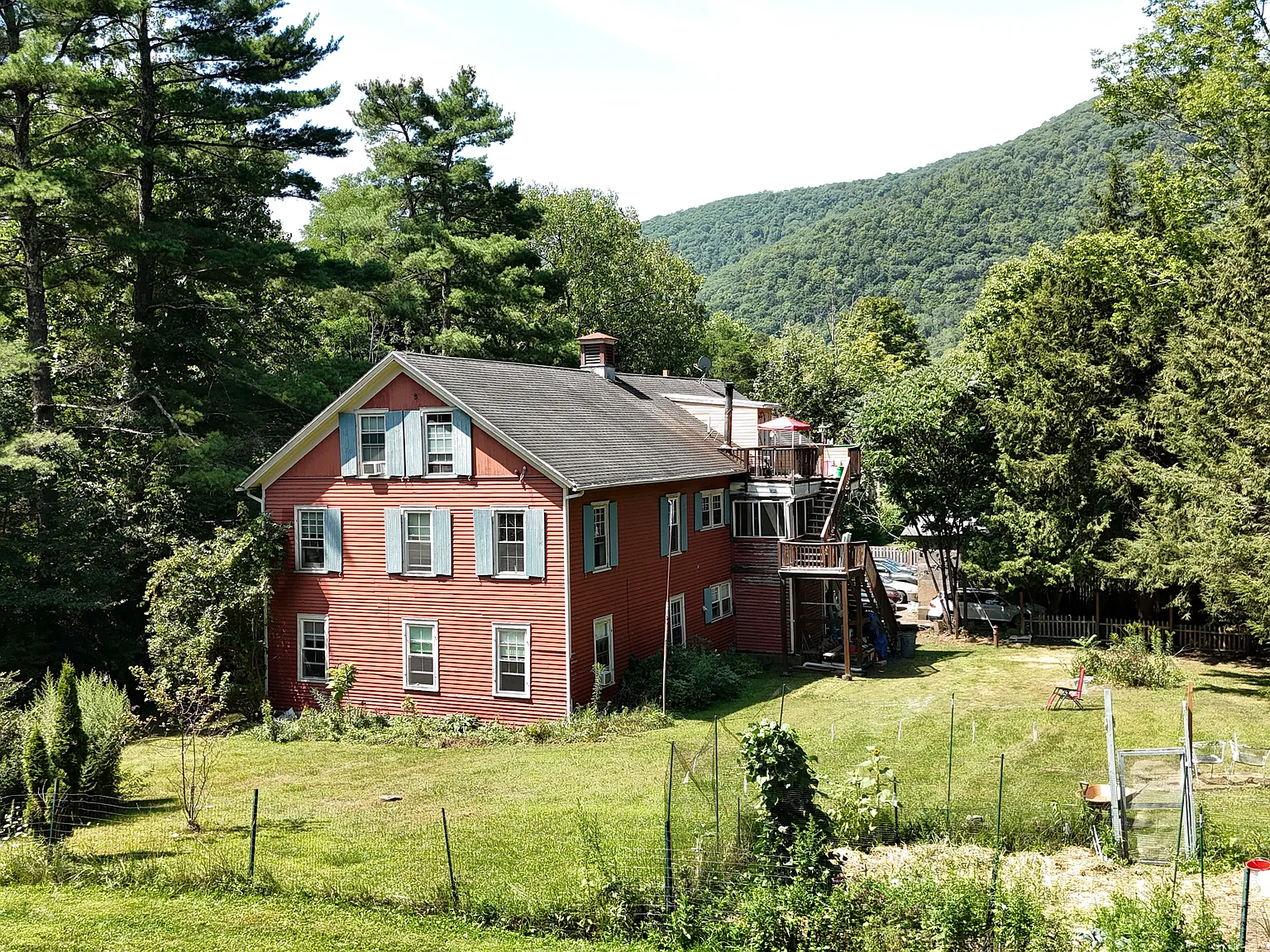 2 bed, 900 sqft, $1,800 — Photo 1
