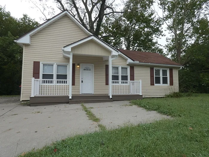 3 bed, 1.0 bath, 970 sqft, $1,650 — Photo 2