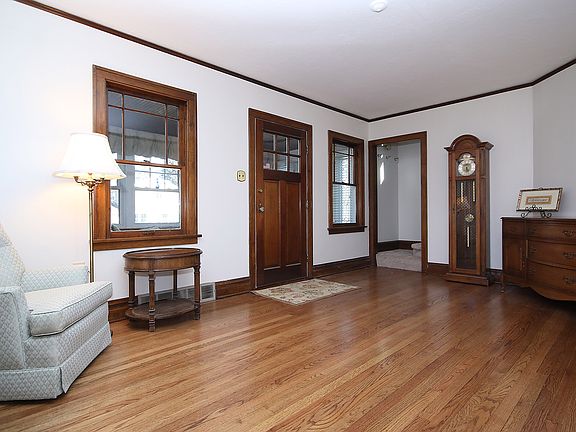 5th image of 595 Maiden Ln