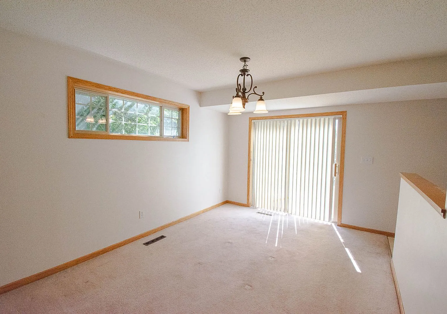 Bright 2 Bed Townhome by Essex Park — Photo 4