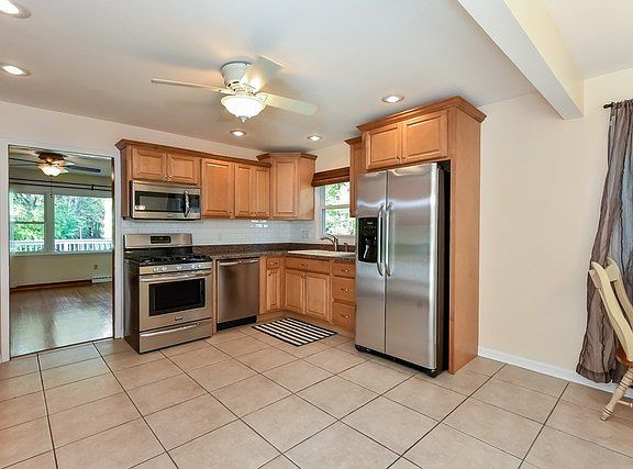 4th image of 1212 Elm Dr