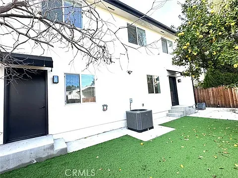 6914 1/2 N Willard Ave — Photo 2