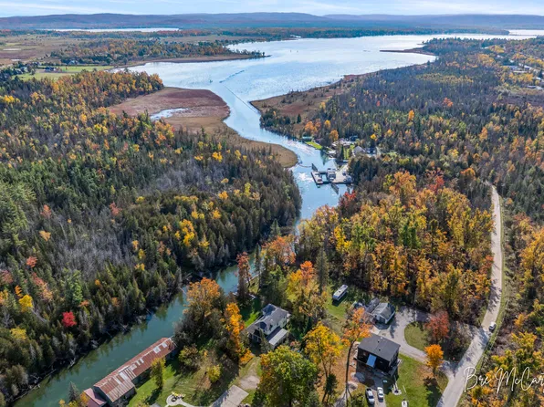 7847 Lake St, Alanson, MI 49706