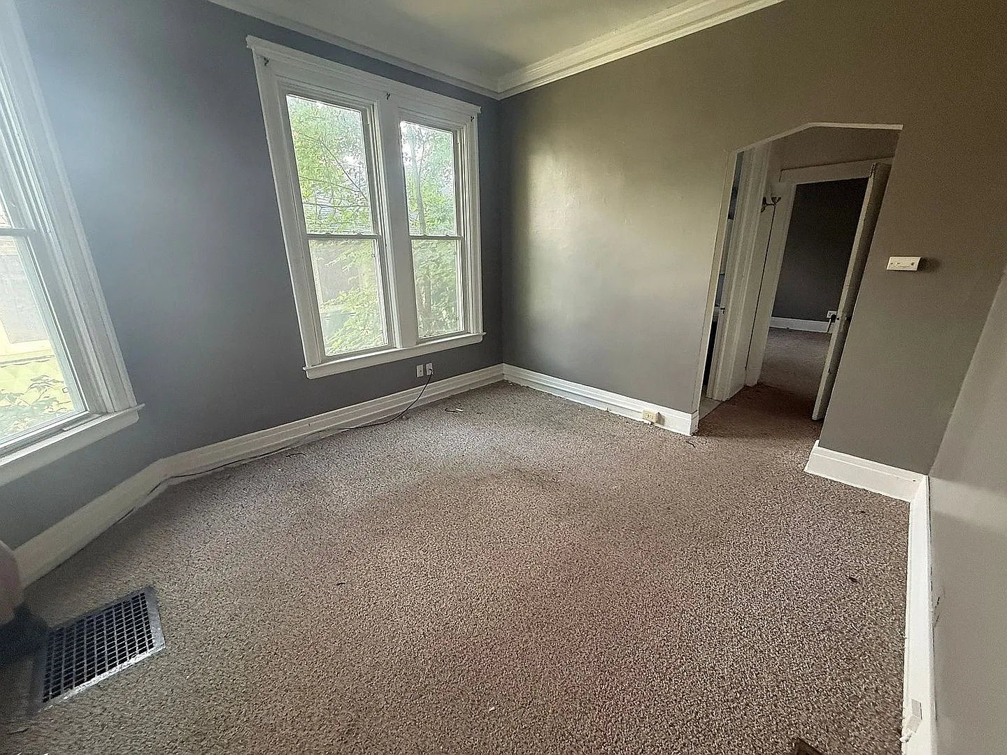 201 Linwood — Photo 2