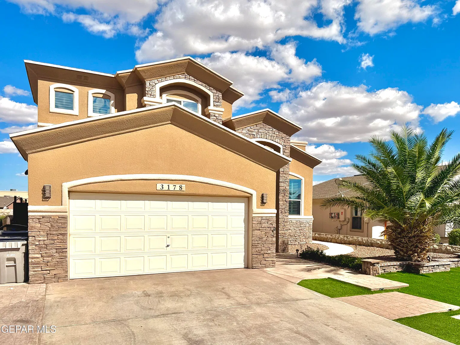4 bed, 3.0 bath, 2033 sqft, $2,400 — Photo 3