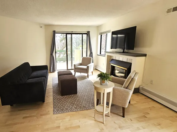 7622 York Ave S APT 1205, Edina, MN 55435
