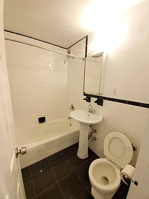 Rented by Smart NY Realty LLC | media 10