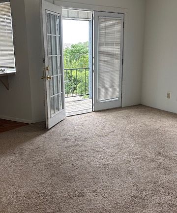 Livingroom / Front door