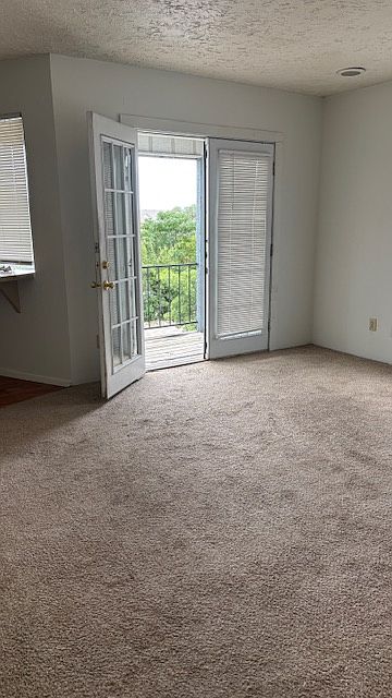 Livingroom / Front door
