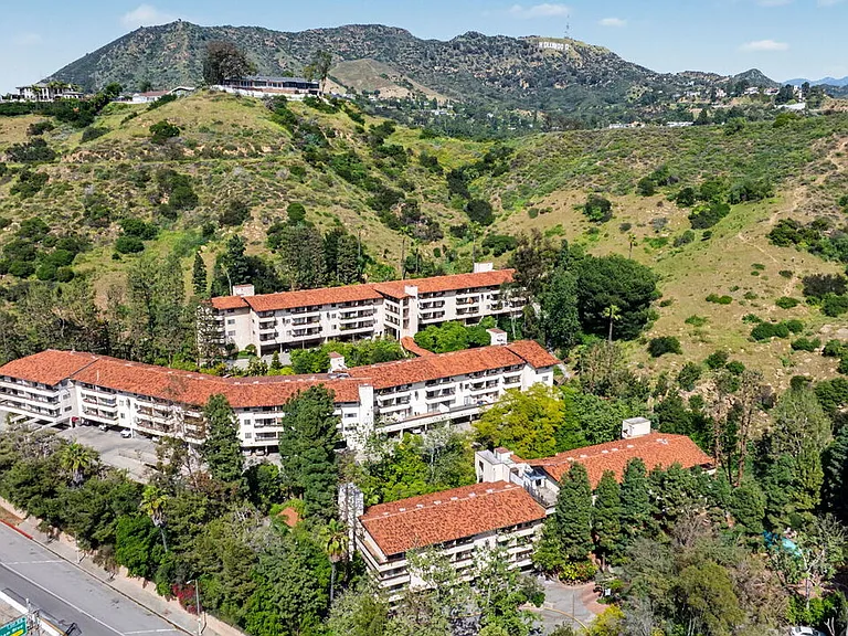 2700 Cahuenga Blvd #1203 — Photo 45