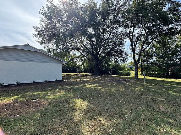 4th image of 900 Dollins St