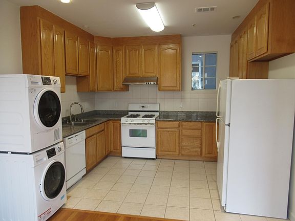 5th image of 83 Beaumont Ave