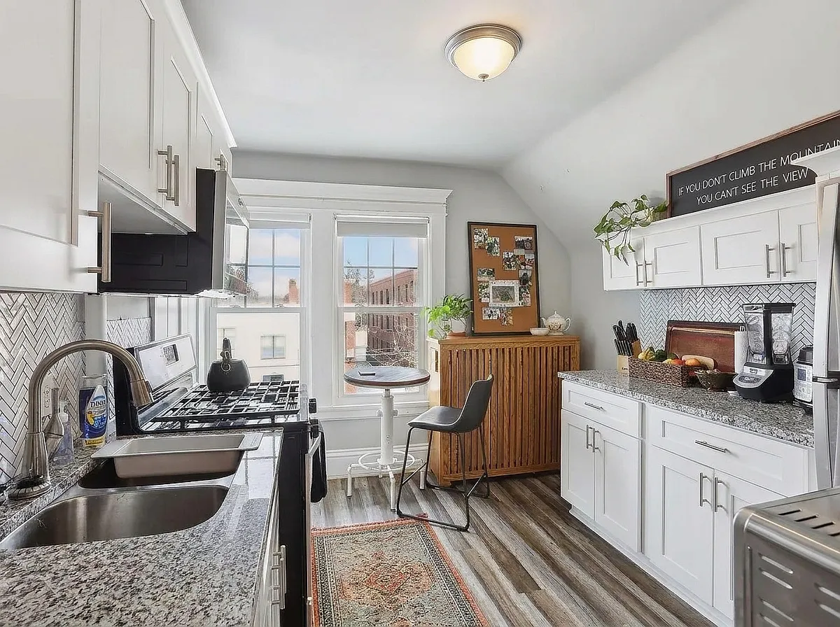 2 bed, 1002 sqft, $1,455 — Photo 3