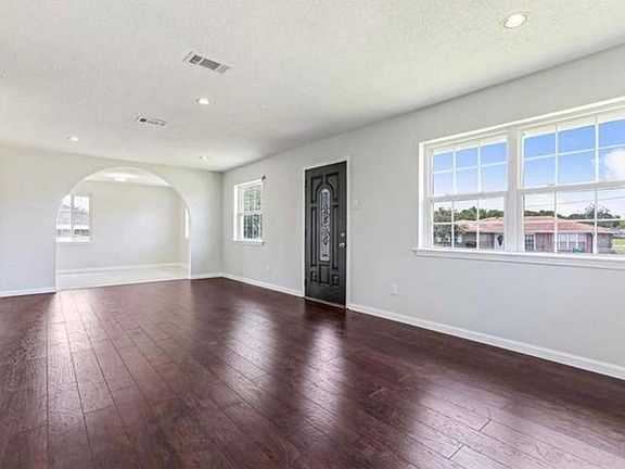 3rd image of 3045 Mount Kennedy Dr