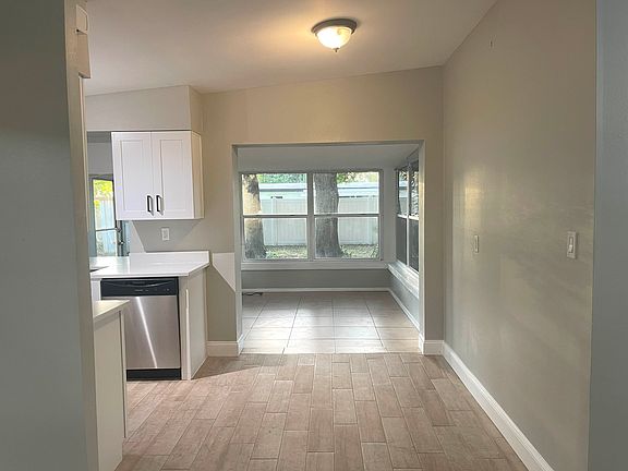 4th image of 5533 Kiwanis Pl NE