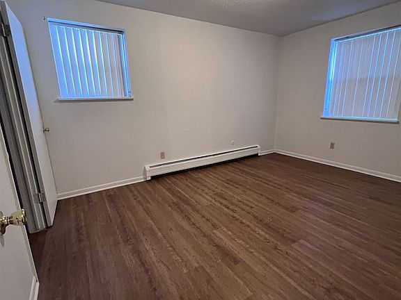 3rd image of 707 E Mount Hope Ave