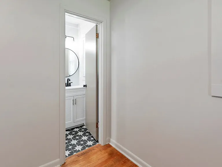 614 Holland Ct SW — Photo 16
