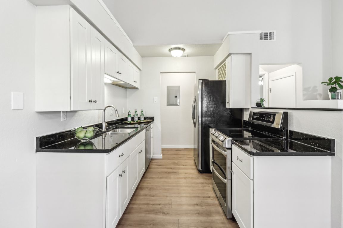 Tarpley Rd 451-019.jpg