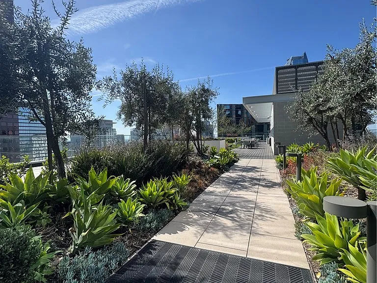 877 Francisco — Photo 15