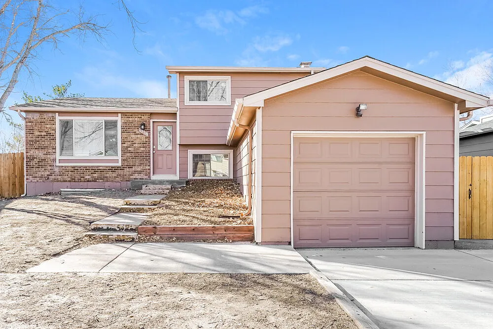 4 bed, 2.0 bath, 1582 sqft, $2,280 — Photo 1