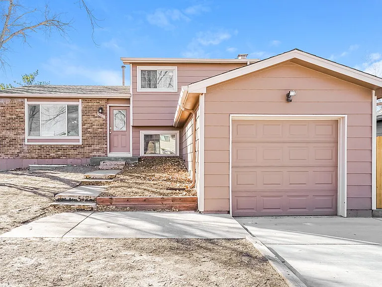 1038 Nolte Dr W — Photo 1