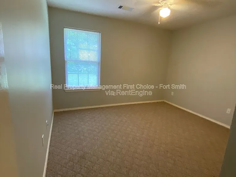1475 Gate Dr — Photo 10