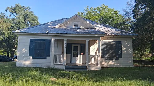 101 E Phillips St Photo 1