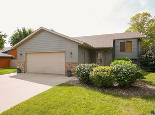 309 W 8th St, Dell Rapids, SD 57022