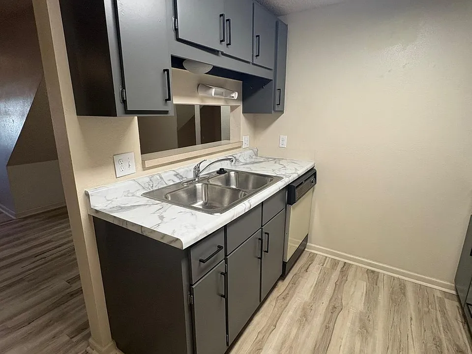 108 N Market St #9