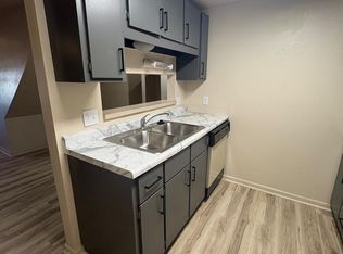 108 N Market St #9, Mount Vernon, MO 65712