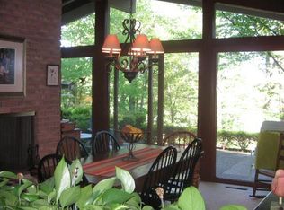 7260 Crestwood Ave, Jenison, MI 49428