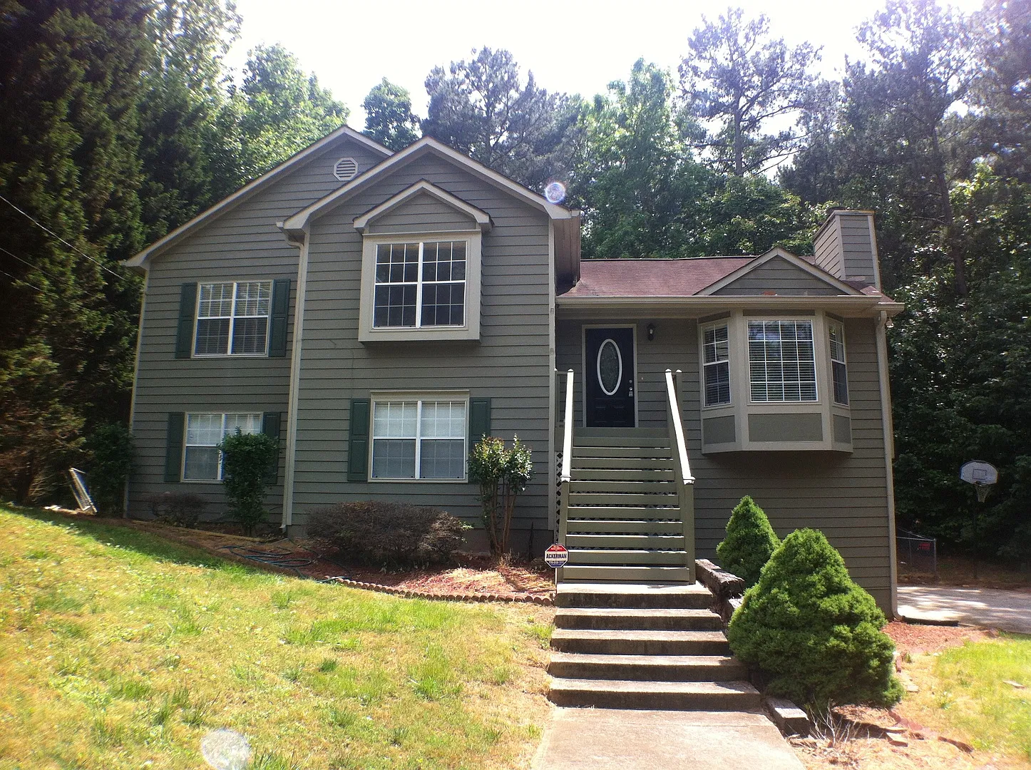 Impressive 4 Bedroom, 3 full bath with large bonus room home (Updated pictures coming soon) — Photo 1