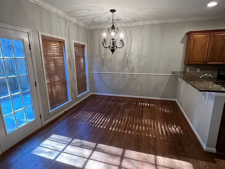 328 Amber Ln — Photo 10